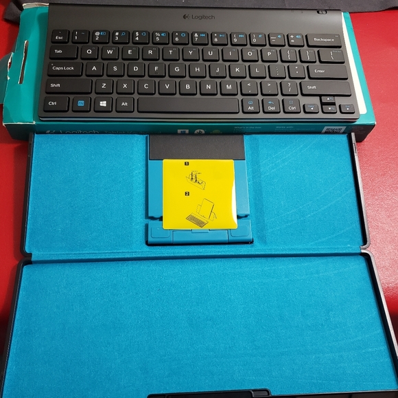 New Logitech tablet keyboard - Picture 3 of 8